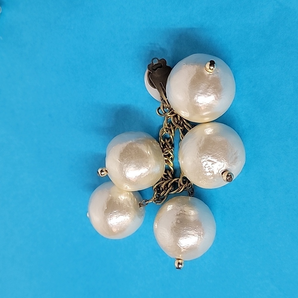 Pearl Like Gold Tone Link Bracelet and Matching Faux Earrings - Picture 3 of 13